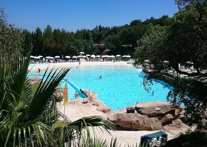 Les Restanques plein centre vue mer et piscine
